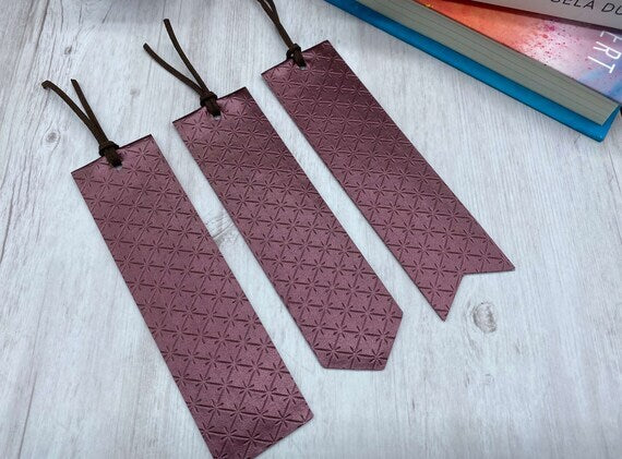 BestoPrint-Custom-Die-Cut-Bookmarks-Printing-1