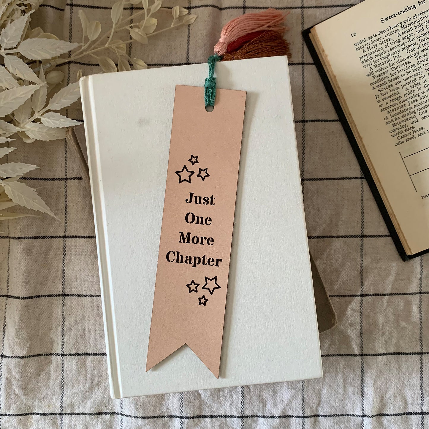 BestoPrint-Custom-Die-Cut-Bookmarks-Printing