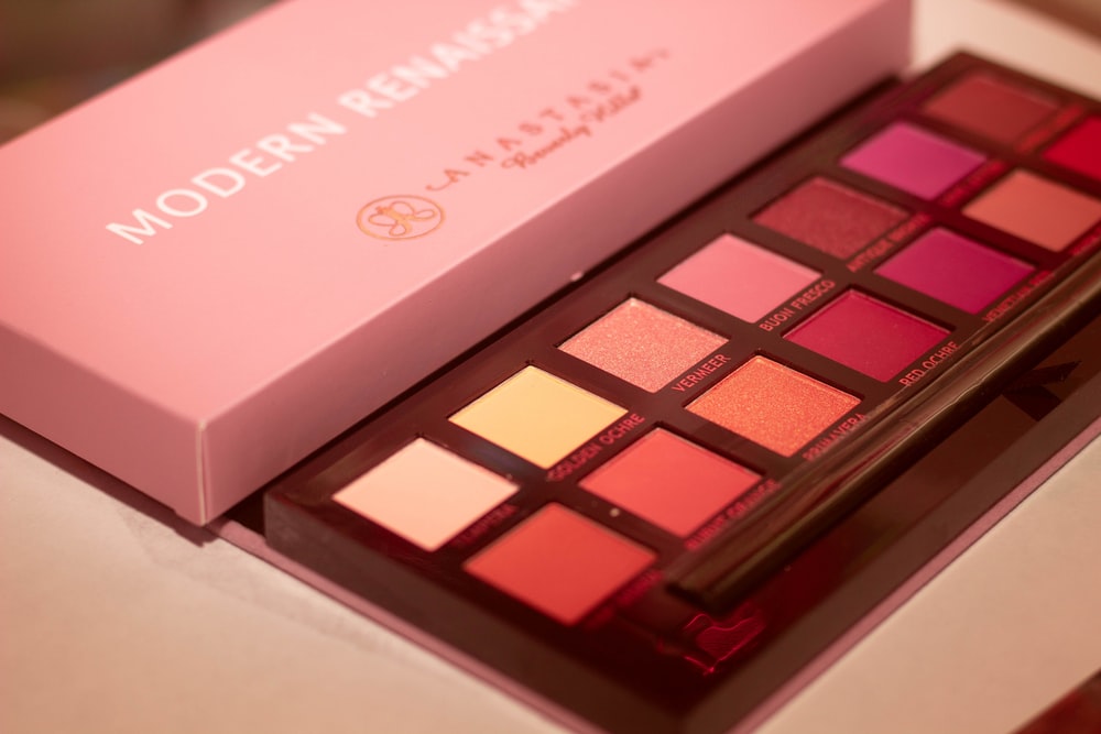 Custom Eyeshadow Boxes